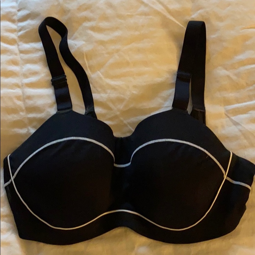 Sports bra size 36C